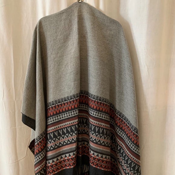 Reversible Aztec Geometric Fringe Poncho Wrap | Black Gray Rust Red - Picture 2 of 8